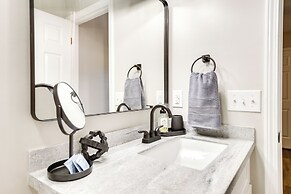 2 Mi to Fort Stewart: Modern Hinesville Haven