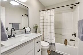 2 Mi to Fort Stewart: Modern Hinesville Haven