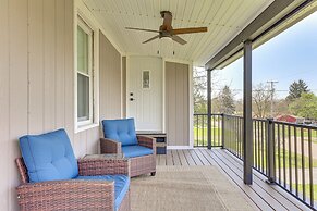 Apt w/ Deck: 3 Mi to Downtown Youngstown!