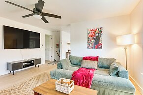 Apt w/ Deck: 3 Mi to Downtown Youngstown!