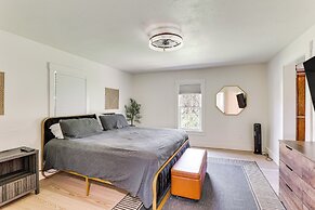 Apt w/ Deck: 3 Mi to Downtown Youngstown!