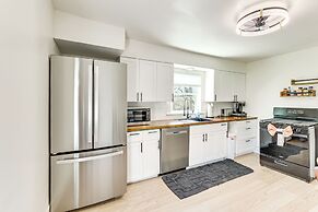 Apt w/ Deck: 3 Mi to Downtown Youngstown!