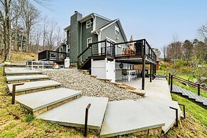 Hot Tub & Watercrafts: Lakefront Catskills Getaway