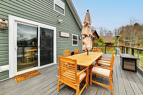 Hot Tub & Watercrafts: Lakefront Catskills Getaway