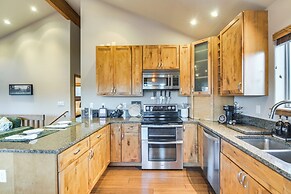 Deck + Mountain Views: Fairplay Family Escape!