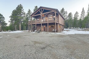 Deck + Mountain Views: Fairplay Family Escape!