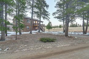 Deck + Mountain Views: Fairplay Family Escape!