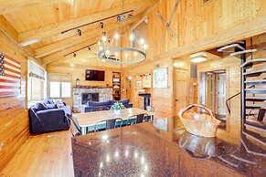 Walk to Ski Slopes: Sugar Mountain Unit w/ Balcony