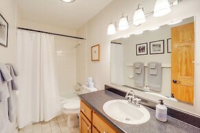 Walk to Ski Slopes: Sugar Mountain Unit w/ Balcony