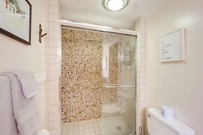 Walk to Ski Slopes: Sugar Mountain Unit w/ Balcony