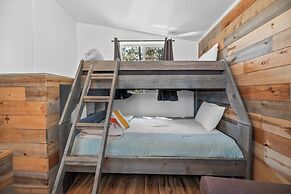 StoneHauz Cabin built in 1926