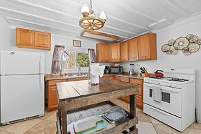 StoneHauz Cabin built in 1926