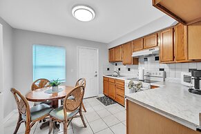 Cozy Retreat Mins To Beaches & Dining 2 Bedroom Duplex
