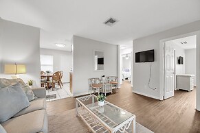 Cozy Retreat Mins To Beaches & Dining 2 Bedroom Duplex