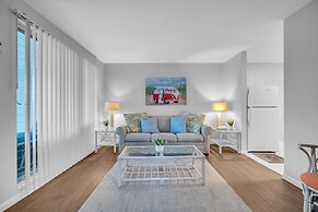 Cozy Retreat Mins To Beaches & Dining 2 Bedroom Duplex