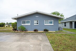 Cozy Retreat Mins To Beaches & Dining 2 Bedroom Duplex