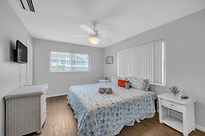 Cozy Retreat Mins To Beaches & Dining 2 Bedroom Duplex