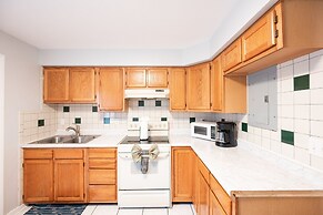 Cozy Retreat Mins To Beaches & Dining 2 Bedroom Duplex