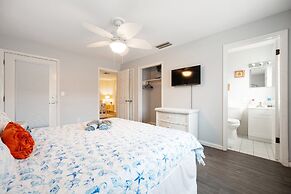 Cozy Retreat Mins To Beaches & Dining 2 Bedroom Duplex