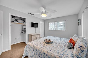 Cozy Retreat Mins To Beaches & Dining 2 Bedroom Duplex