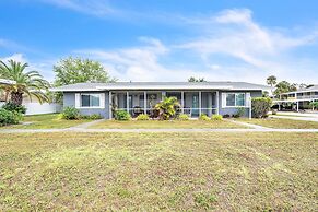 Cozy Retreat Mins To Beaches & Dining 2 Bedroom Duplex