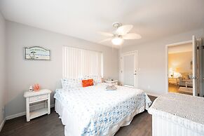 Cozy Retreat Mins To Beaches & Dining 2 Bedroom Duplex