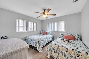 Cozy Retreat Mins To Beaches & Dining 2 Bedroom Duplex