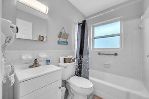 Cozy Retreat Mins To Beaches & Dining 2 Bedroom Duplex