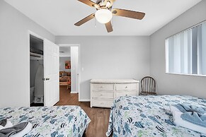 Cozy Retreat Mins To Beaches & Dining 2 Bedroom Duplex