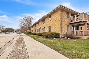Harbor Hideaway - Walk To Beach, Dining & Downtown 2 Bedroom Condo