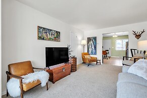 Harbor Hideaway - Walk To Beach, Dining & Downtown 2 Bedroom Condo