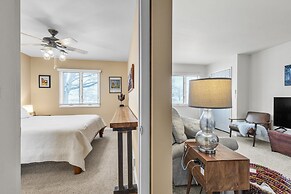 Harbor Hideaway - Walk To Beach, Dining & Downtown 2 Bedroom Condo
