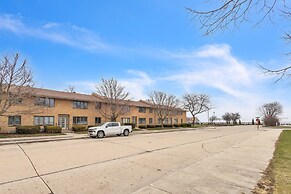 Harbor Hideaway - Walk To Beach, Dining & Downtown 2 Bedroom Condo