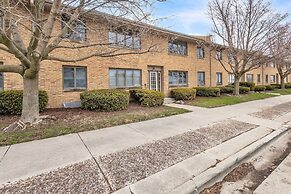 Harbor Hideaway - Walk To Beach, Dining & Downtown 2 Bedroom Condo