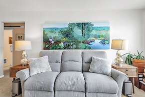 Harbor Hideaway - Walk To Beach, Dining & Downtown 2 Bedroom Condo