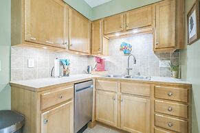 Harbor Hideaway - Walk To Beach, Dining & Downtown 2 Bedroom Condo