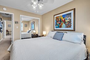 Harbor Hideaway - Walk To Beach, Dining & Downtown 2 Bedroom Condo