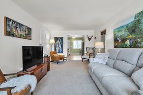 Harbor Hideaway - Walk To Beach, Dining & Downtown 2 Bedroom Condo