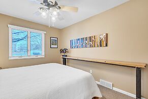 Harbor Hideaway - Walk To Beach, Dining & Downtown 2 Bedroom Condo