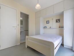 Pleasant Flat on Seafront With Terrace