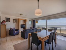 Pleasant Flat on Seafront With Terrace