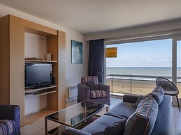 Pleasant Flat on Seafront With Terrace