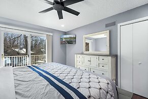 Lakation at the Waters Edge