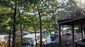 Lakation at the Waters Edge