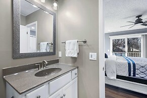 Lakation at the Waters Edge