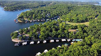 Lakation at the Waters Edge