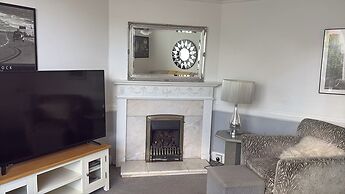10 Guests - 5 Bedrooms - Free Parking - Petok