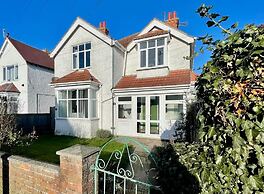 10 Guests - 5 Bedrooms - Free Parking - Petok