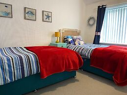 10 Guests - 5 Bedrooms - Free Parking - Petok