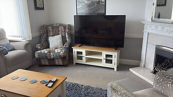 10 Guests - 5 Bedrooms - Free Parking - Petok